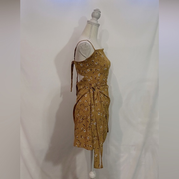 Dress - Picture 3 of 4